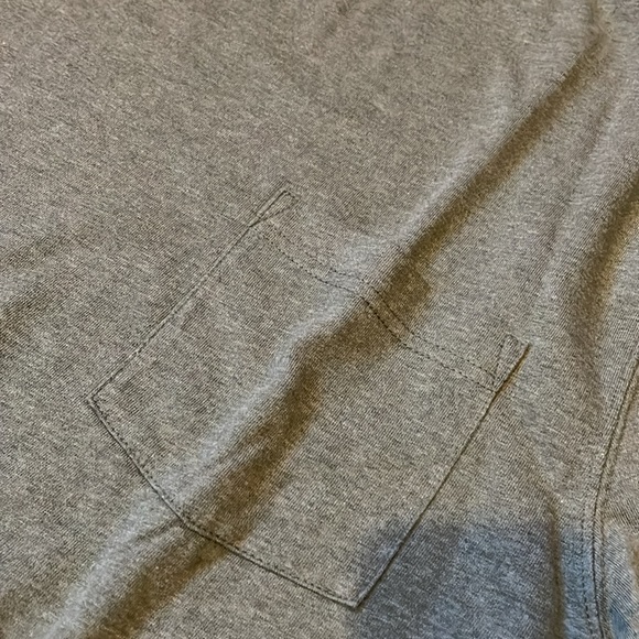 LL Bean men’s Carefree Unshrinkable long sleeve pocket tee, traditional fit, NWT - Picture 3 of 5